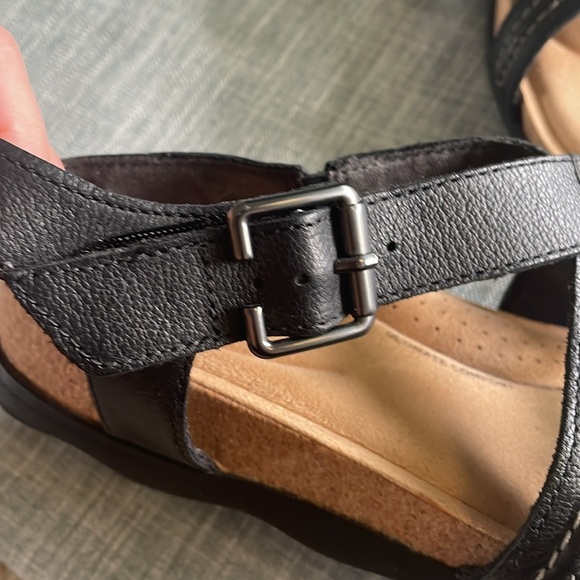 Clark’s Strapped Sandel - Picture 3 of 6